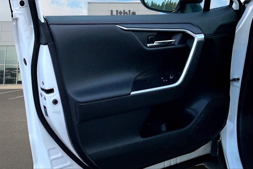 Thumbnail: 2020 Toyota RAV4 - 28