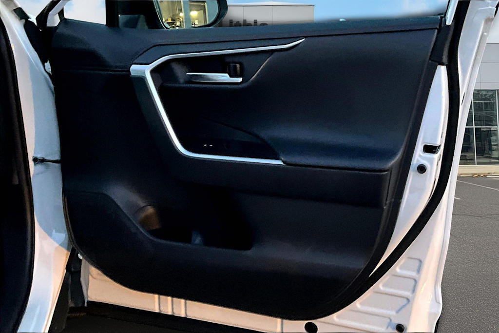 Thumbnail: 2020 Toyota RAV4 - 29