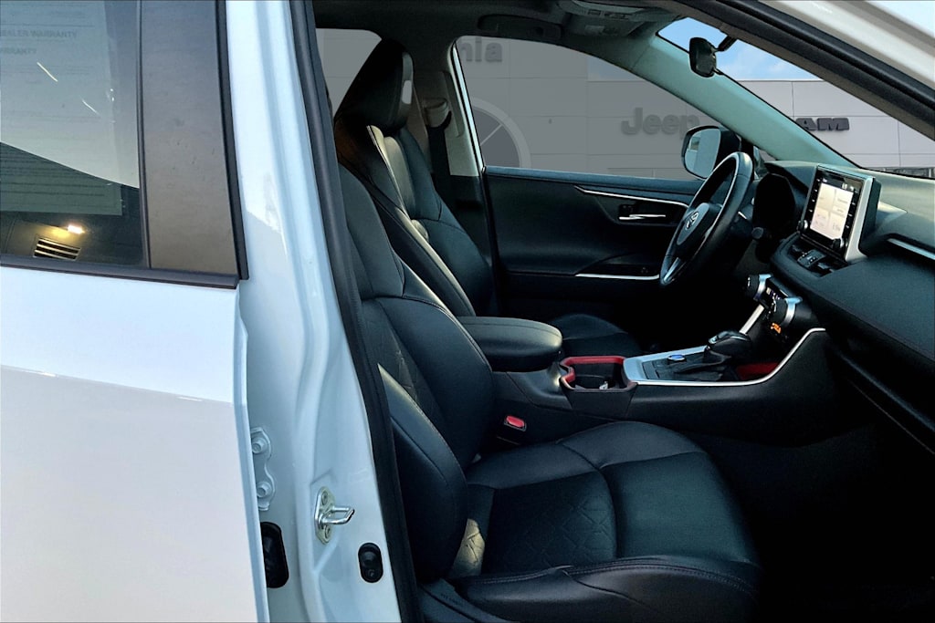 Thumbnail: 2020 Toyota RAV4 - 12