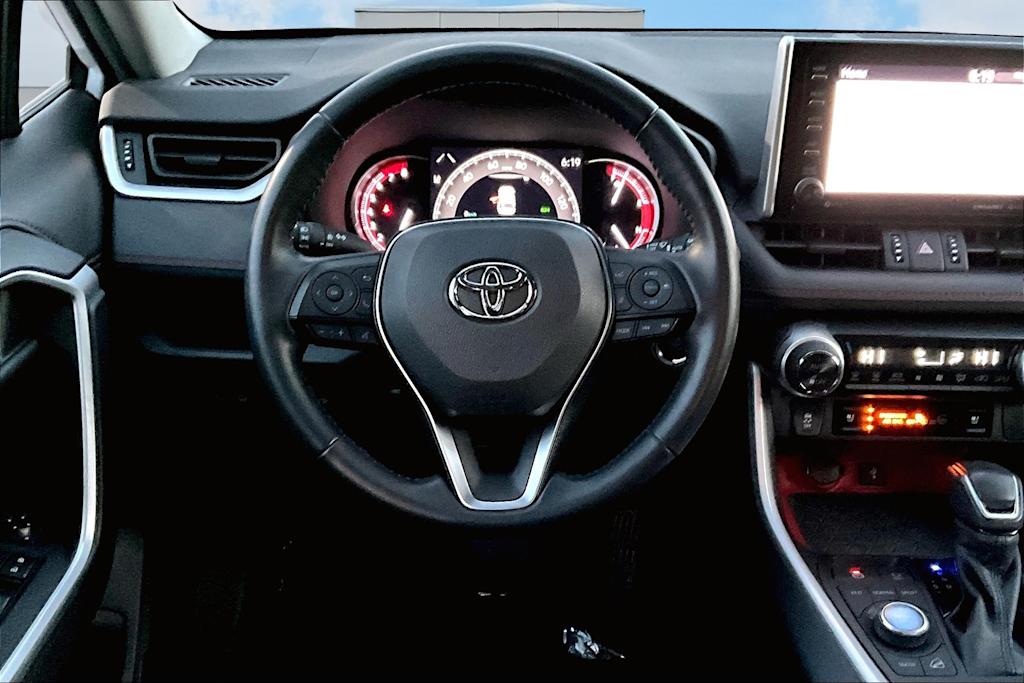 Thumbnail: 2020 Toyota RAV4 - 14