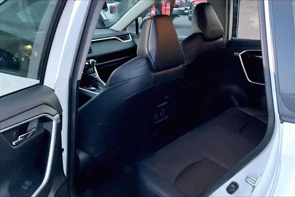 Thumbnail: 2020 Toyota RAV4 - 13