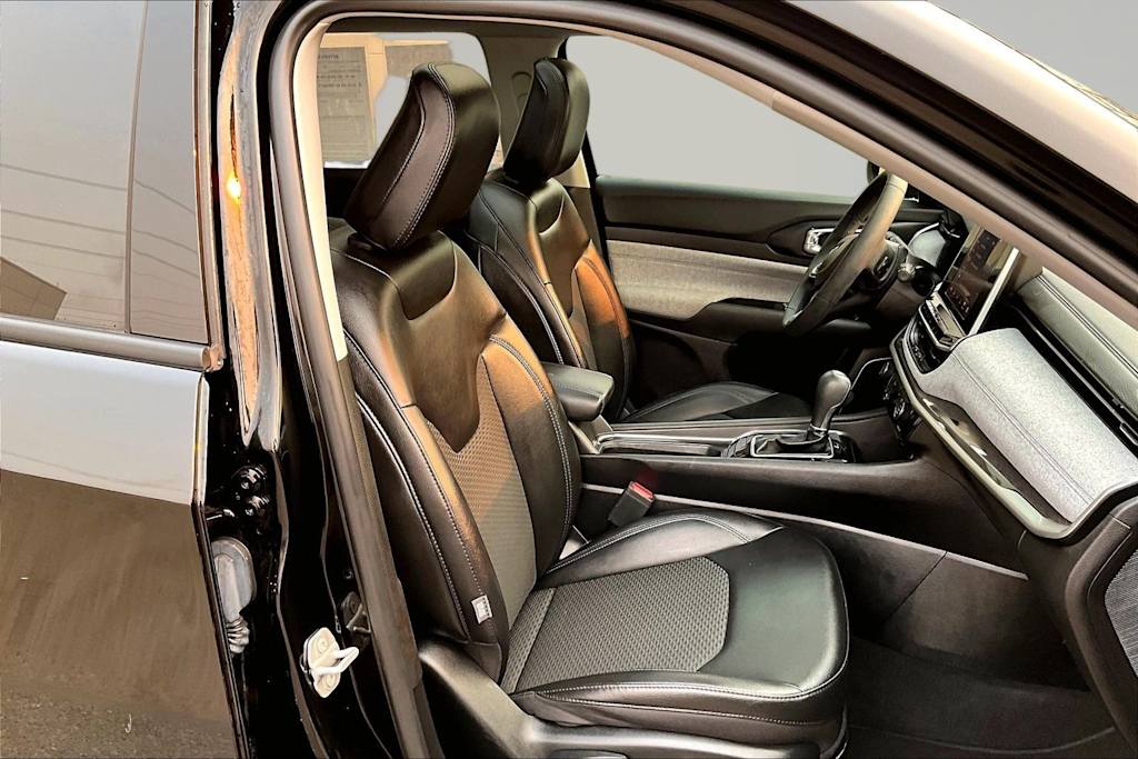 Thumbnail: 2022 Jeep Compass - 11