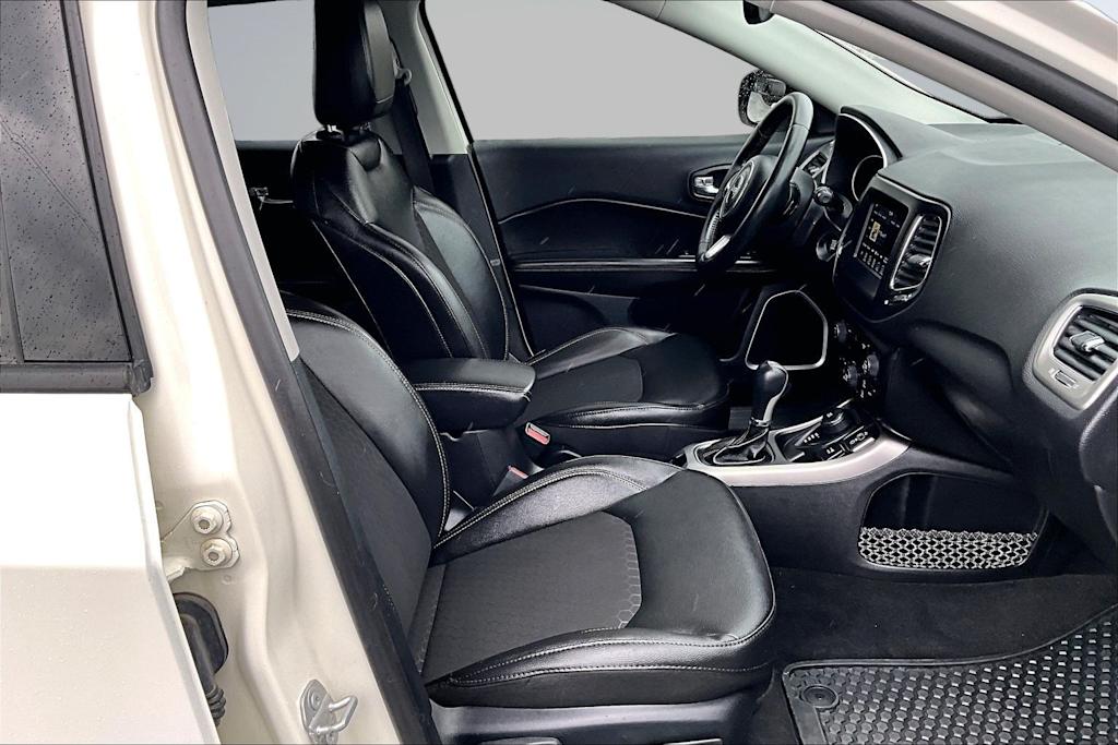 Thumbnail: 2018 Jeep Compass - 12