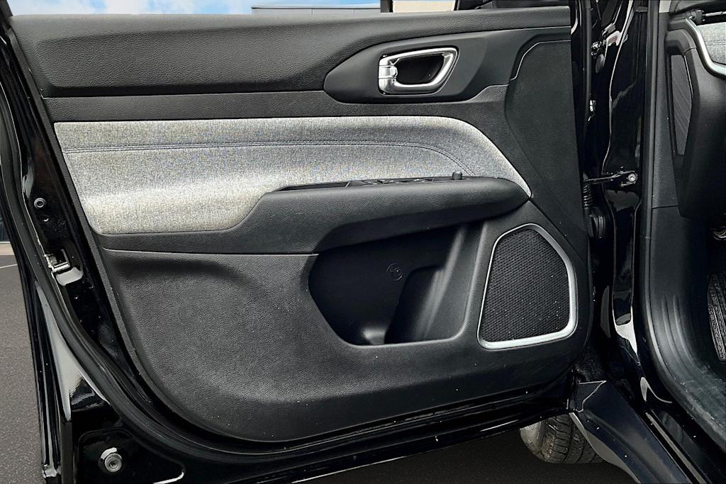 Thumbnail: 2022 Jeep Compass - 28