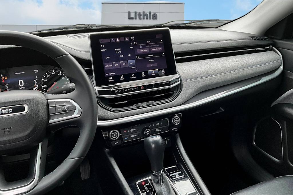 Thumbnail: 2022 Jeep Compass - 15