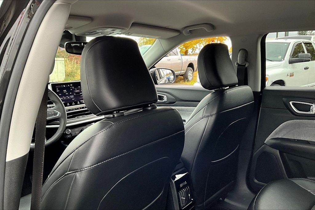 Thumbnail: 2022 Jeep Compass - 13