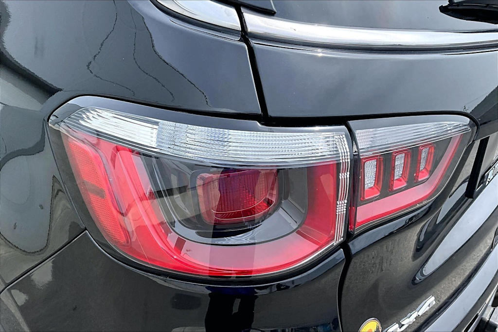 Thumbnail: 2018 Jeep Compass - 32