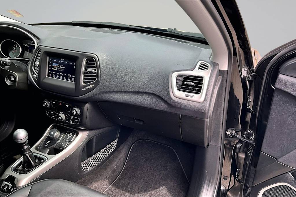 Thumbnail: 2018 Jeep Compass - 14