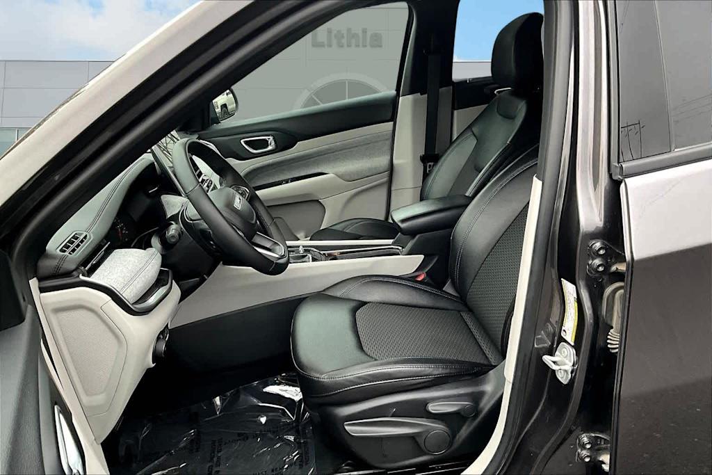 Thumbnail: 2024 Jeep Compass - 11