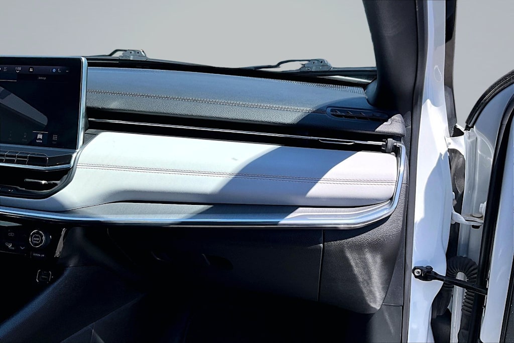 Thumbnail: 2023 Jeep Compass - 24
