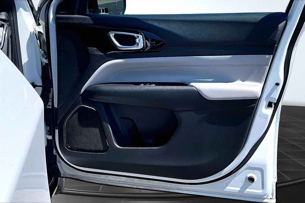 Thumbnail: 2023 Jeep Compass - 29