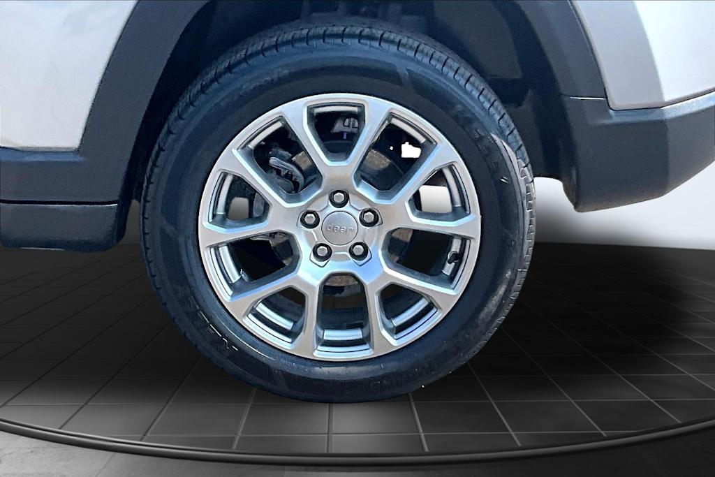 Thumbnail: 2022 Jeep Compass - 36