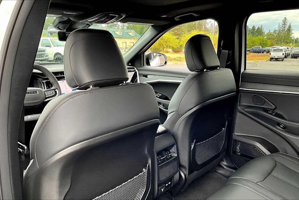 Thumbnail: 2025 Jeep Wagoneer S - 11