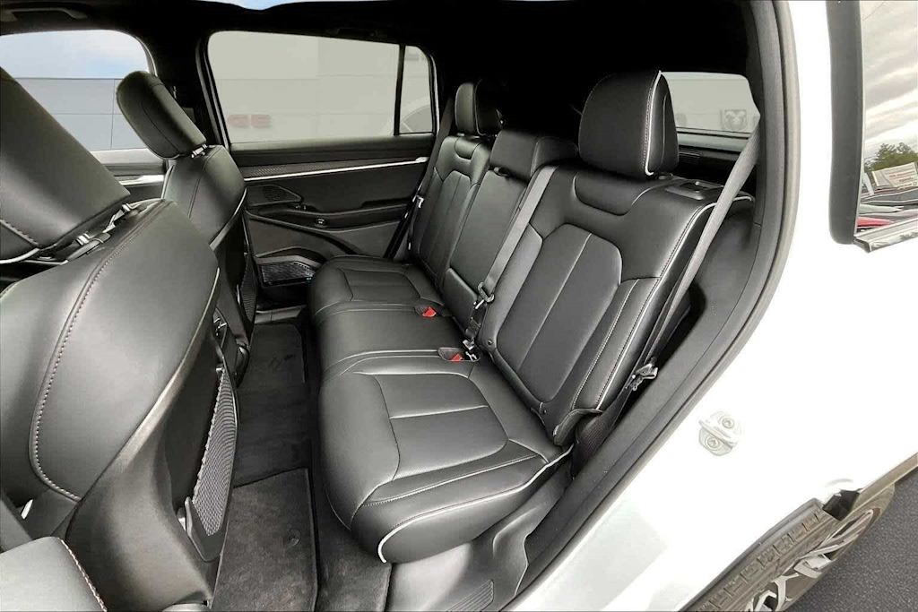 Thumbnail: 2025 Jeep Wagoneer S - 18