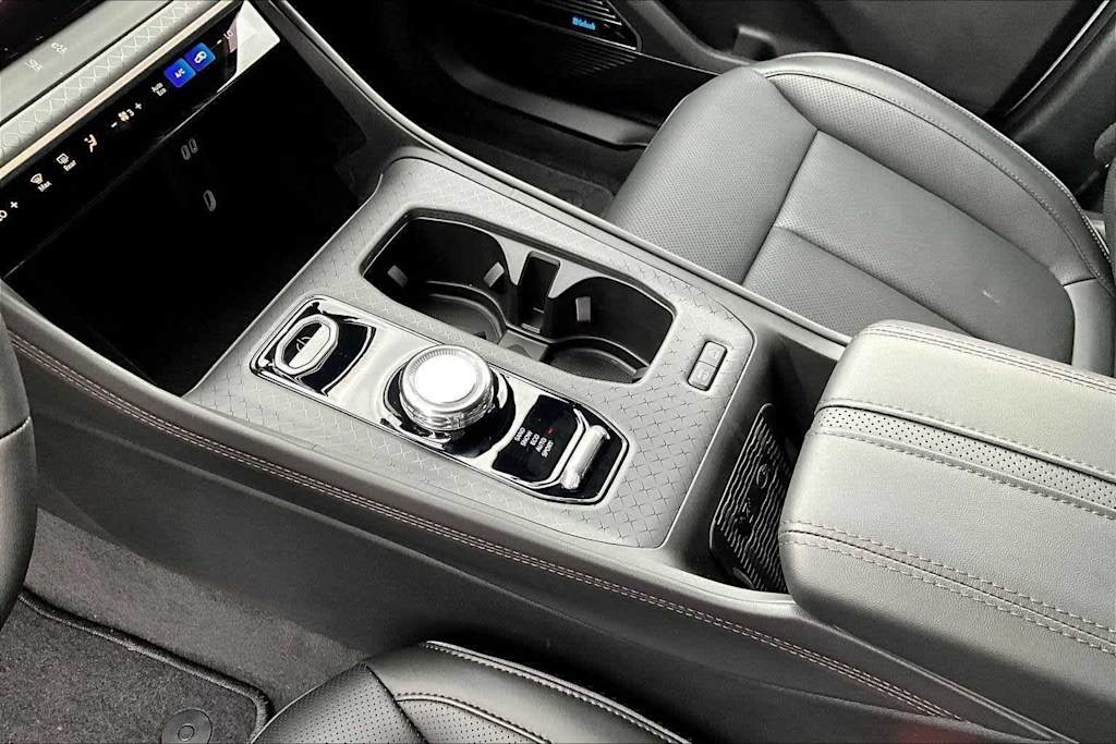 Thumbnail: 2025 Jeep Wagoneer S - 14