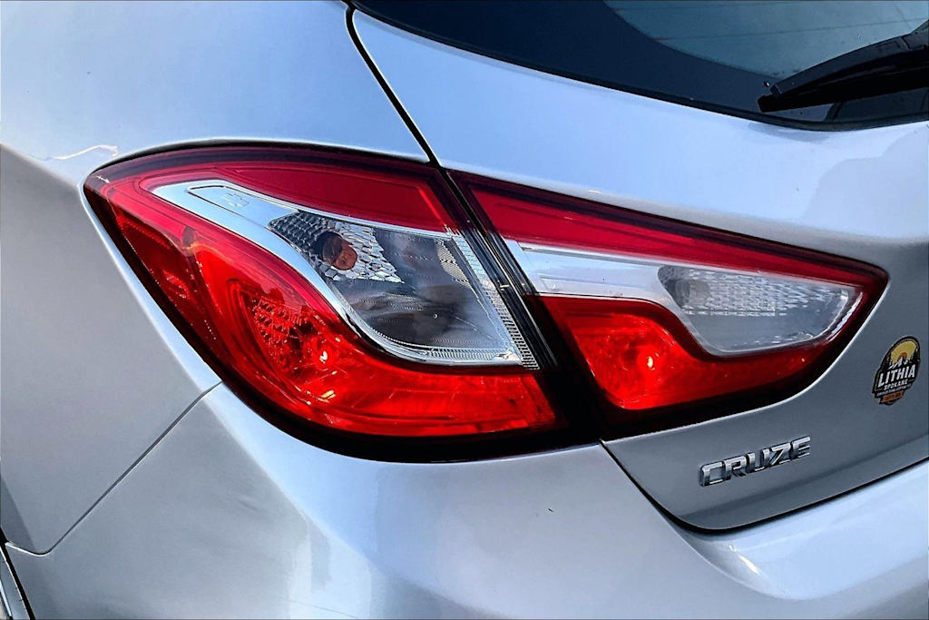 Thumbnail: 2018 Chevrolet Cruze - 32