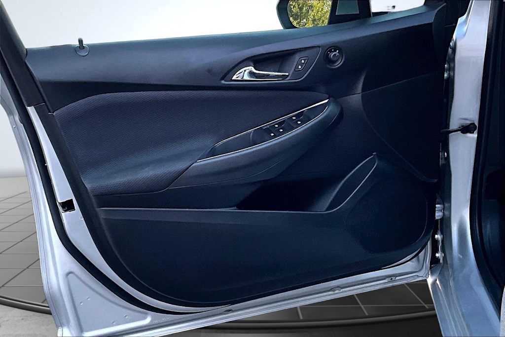 Thumbnail: 2018 Chevrolet Cruze - 28