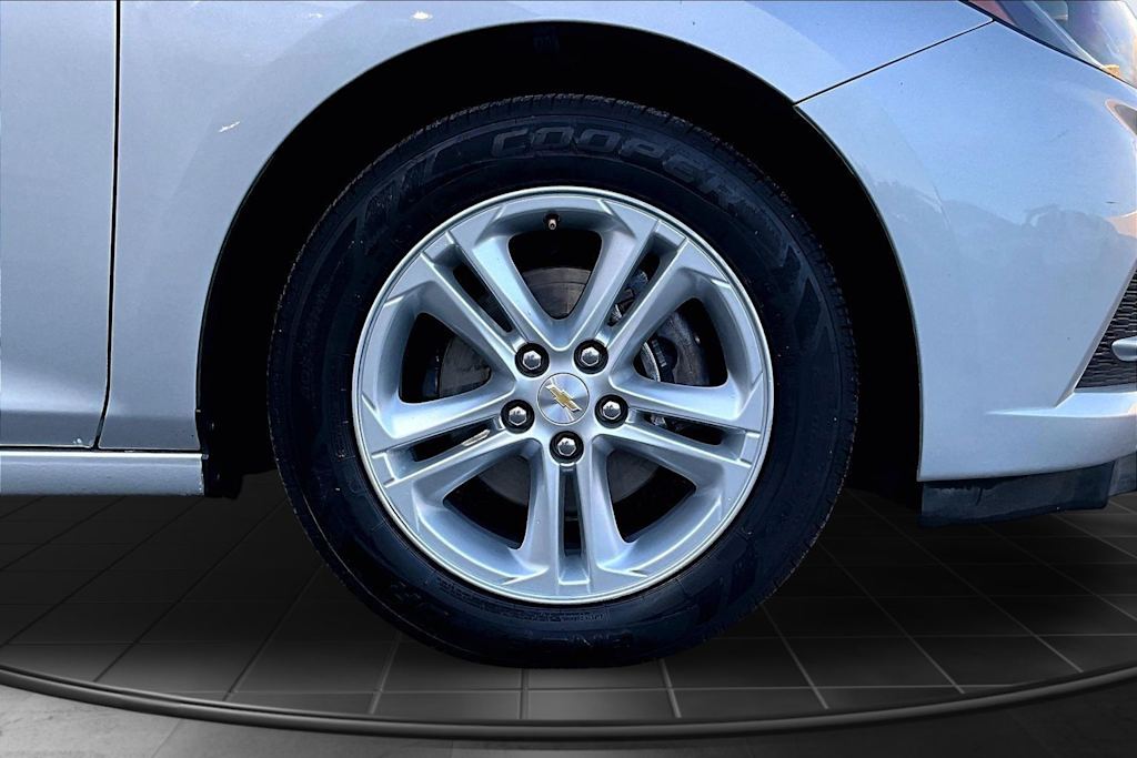 Thumbnail: 2018 Chevrolet Cruze - 34