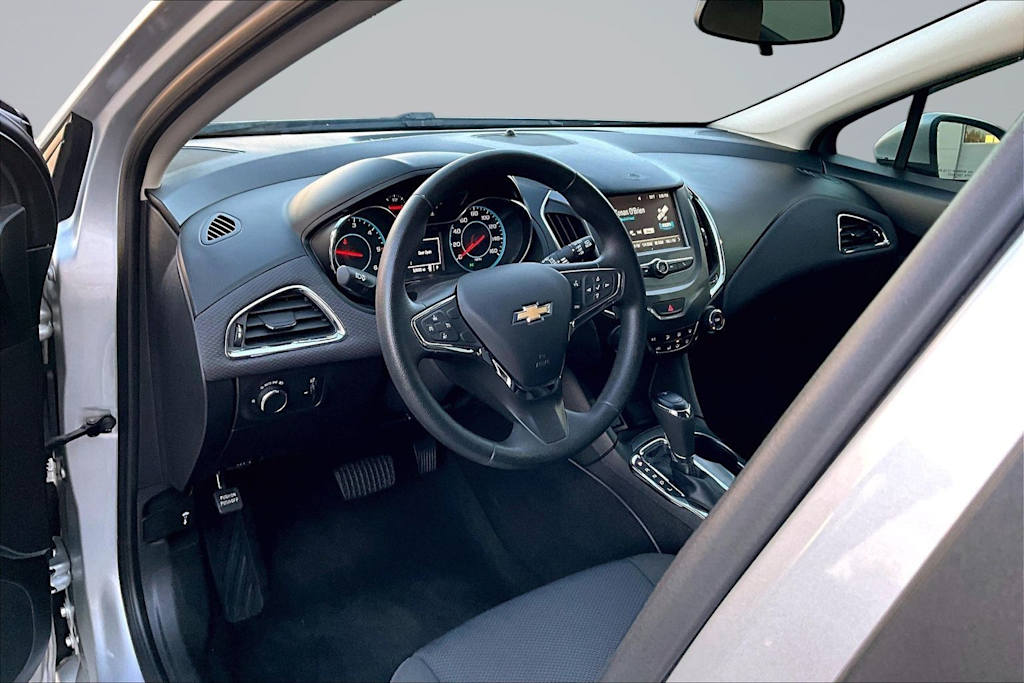 Thumbnail: 2018 Chevrolet Cruze - 2