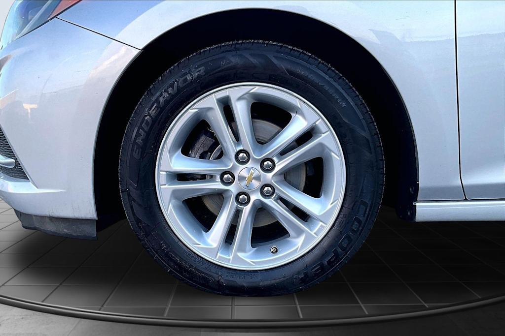Thumbnail: 2018 Chevrolet Cruze - 8