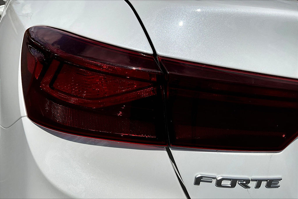 2023 Kia Forte LXS 27