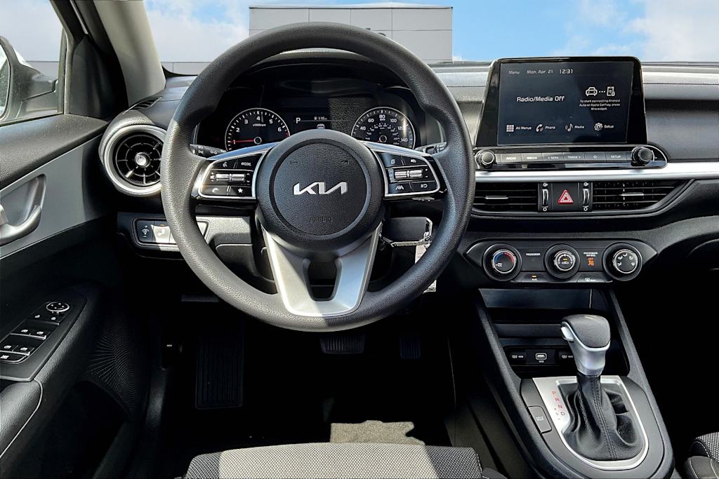 2023 Kia Forte LXS 8
