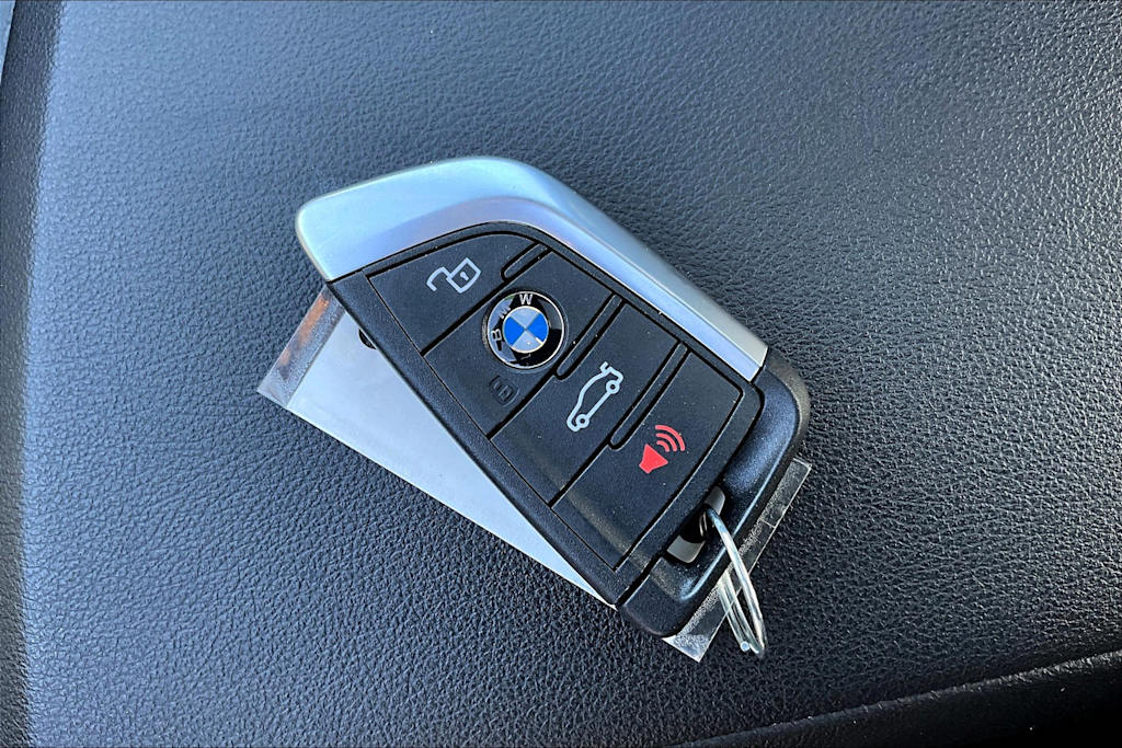 Thumbnail: 2024 BMW 3 Series - 16