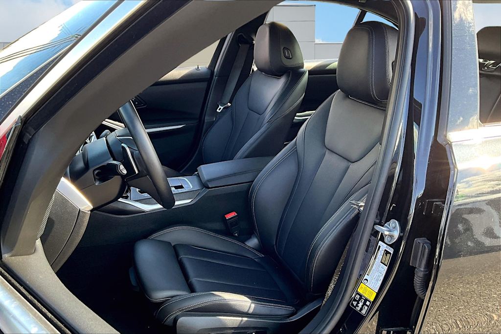 Thumbnail: 2024 BMW 3 Series - 10