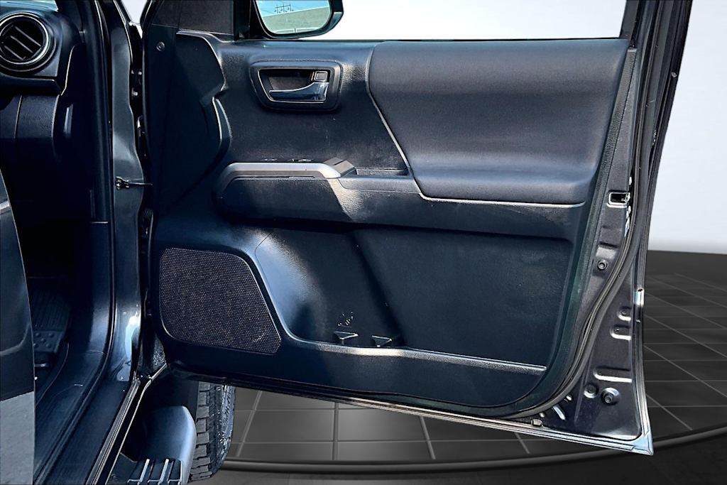 Thumbnail: 2019 Toyota Tacoma - 29