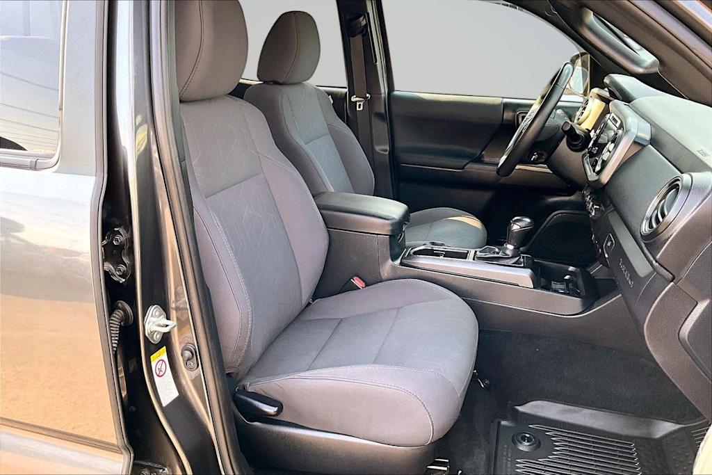 Thumbnail: 2019 Toyota Tacoma - 12