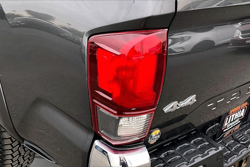 Thumbnail: 2019 Toyota Tacoma - 32