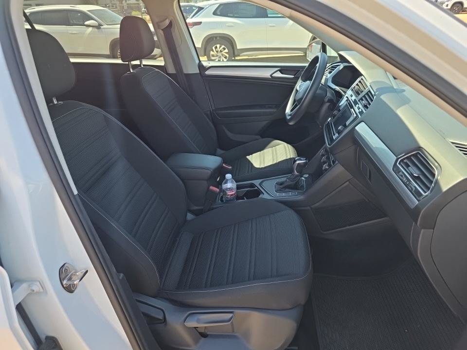 Thumbnail: 2023 Volkswagen Tiguan - 3