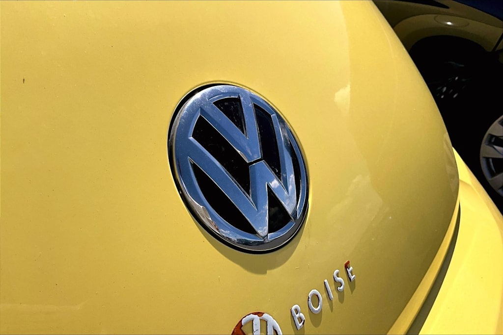 Thumbnail: 2015 Volkswagen Beetle - 4