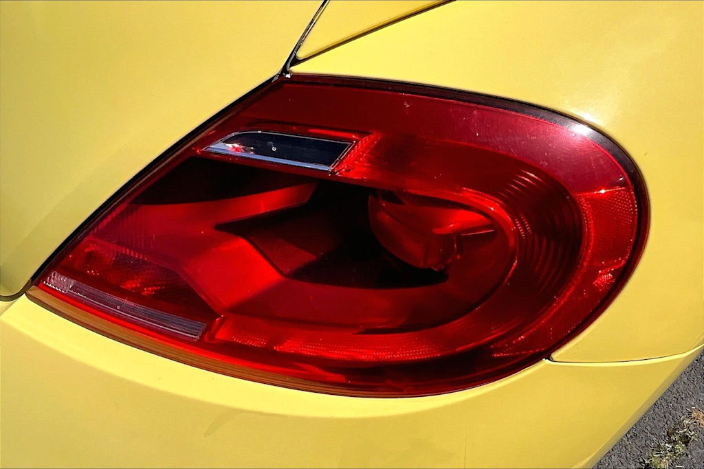 Thumbnail: 2015 Volkswagen Beetle - 7