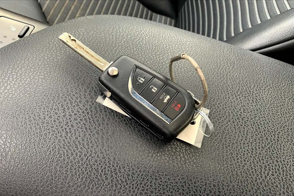 2021 Toyota Camry SE 16