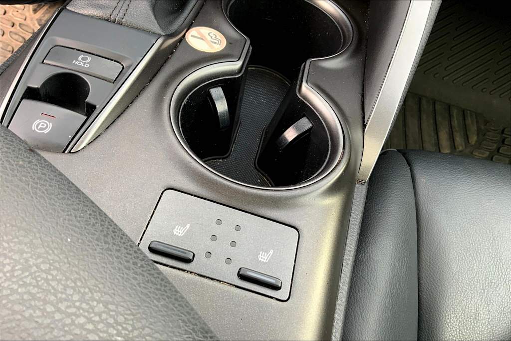 2021 Toyota Camry SE 32