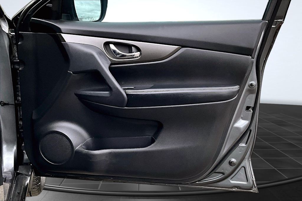 Thumbnail: 2015 Nissan Rogue - 29