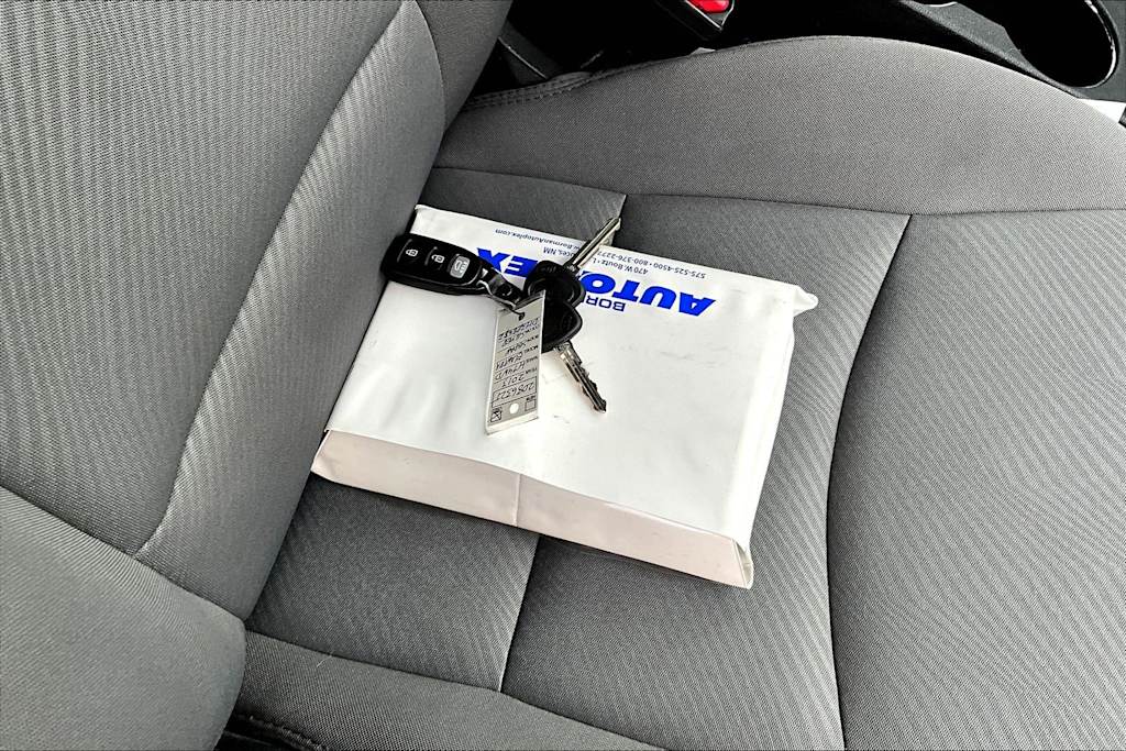 Thumbnail: 2013 Hyundai Elantra - 19