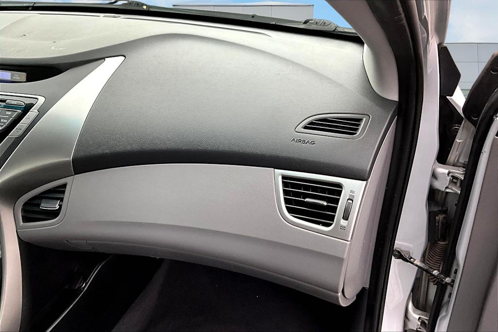 Thumbnail: 2013 Hyundai Elantra - 25