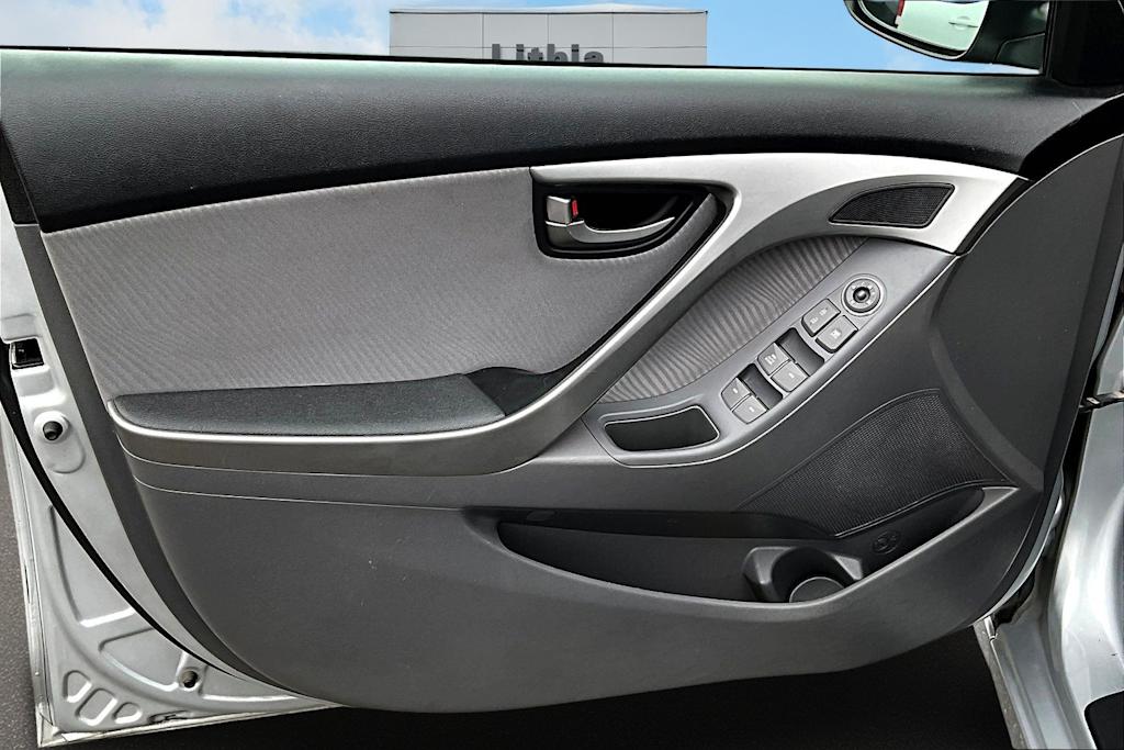 Thumbnail: 2013 Hyundai Elantra - 28