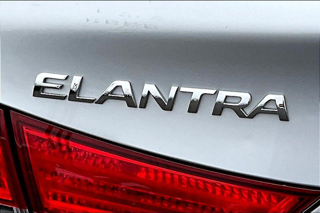 Thumbnail: 2013 Hyundai Elantra - 7