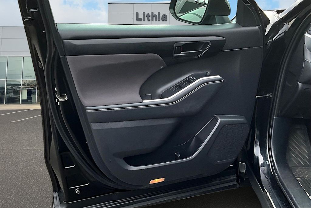 Thumbnail: 2020 Toyota Highlander - 28