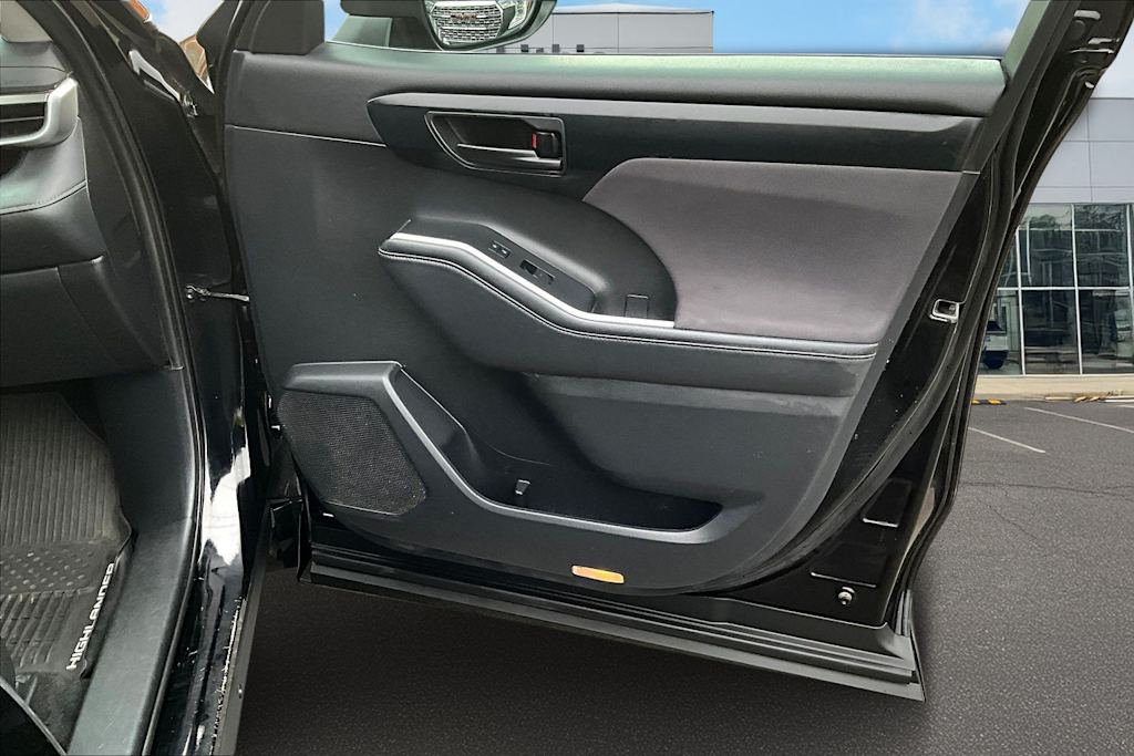 Thumbnail: 2020 Toyota Highlander - 29