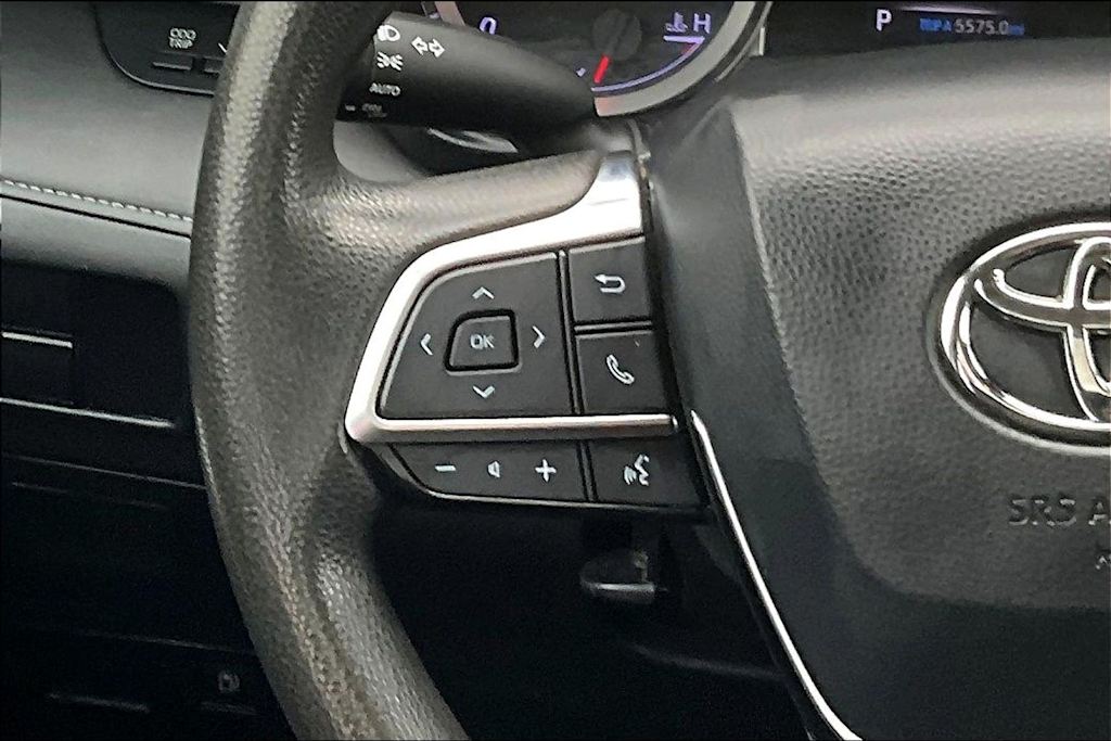 Thumbnail: 2020 Toyota Highlander - 25