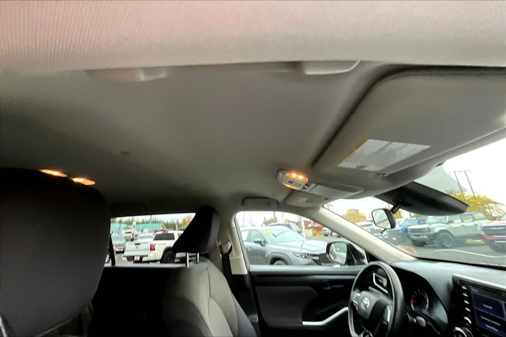 Thumbnail: 2020 Toyota Highlander - 31