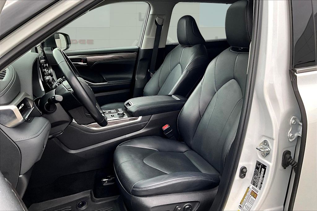 Thumbnail: 2022 Toyota Highlander - 11