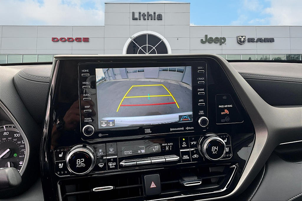 Thumbnail: 2022 Toyota Highlander - 16