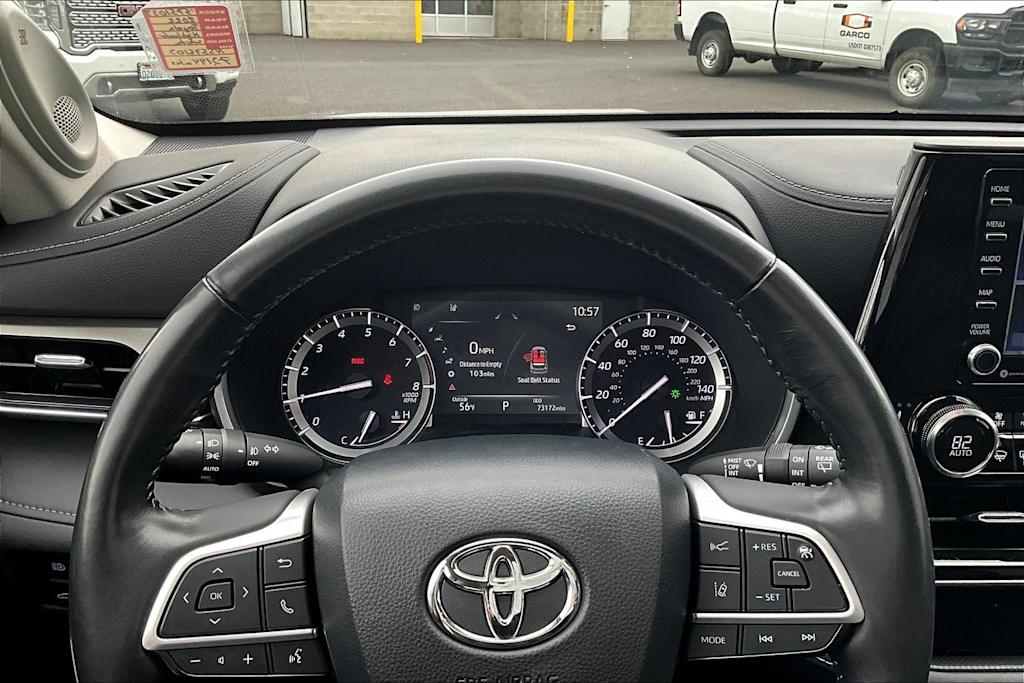 Thumbnail: 2022 Toyota Highlander - 21