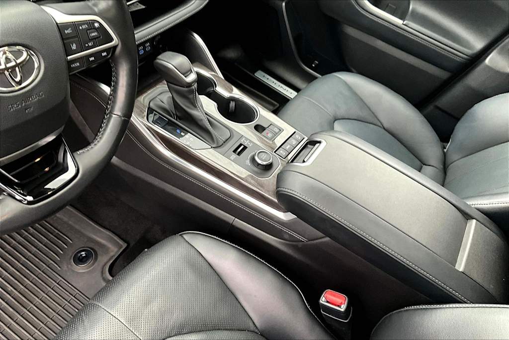 Thumbnail: 2022 Toyota Highlander - 17