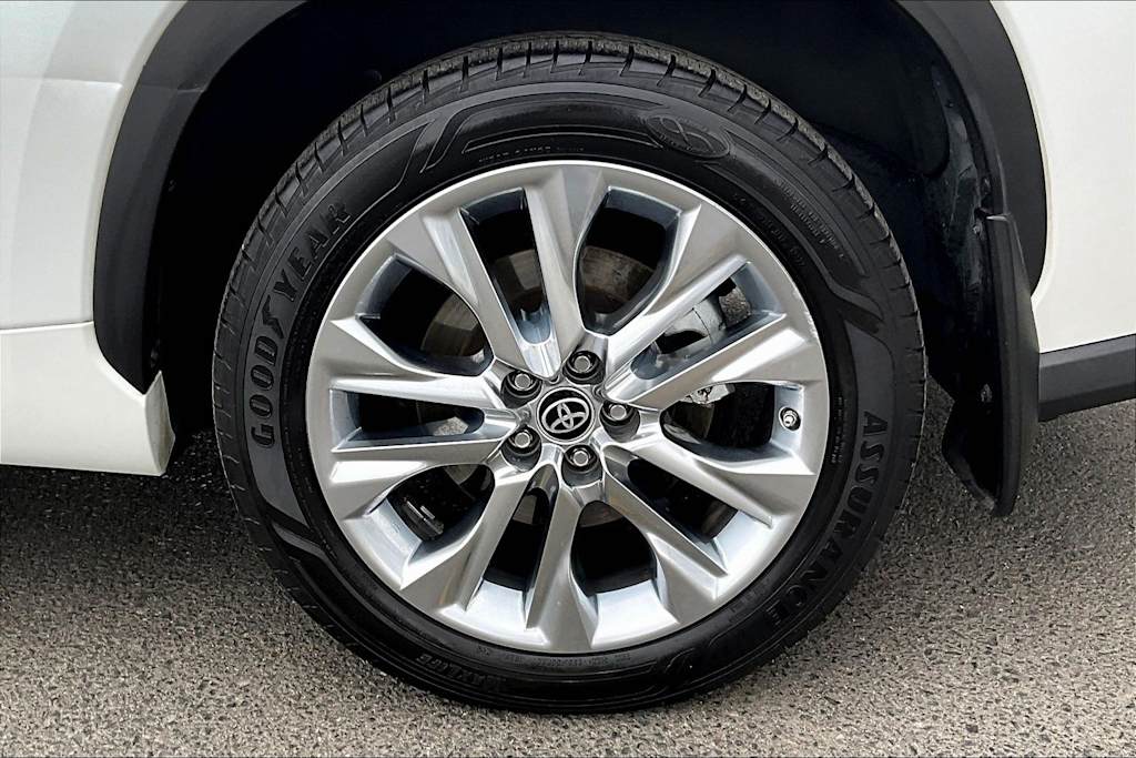 Thumbnail: 2022 Toyota Highlander - 35